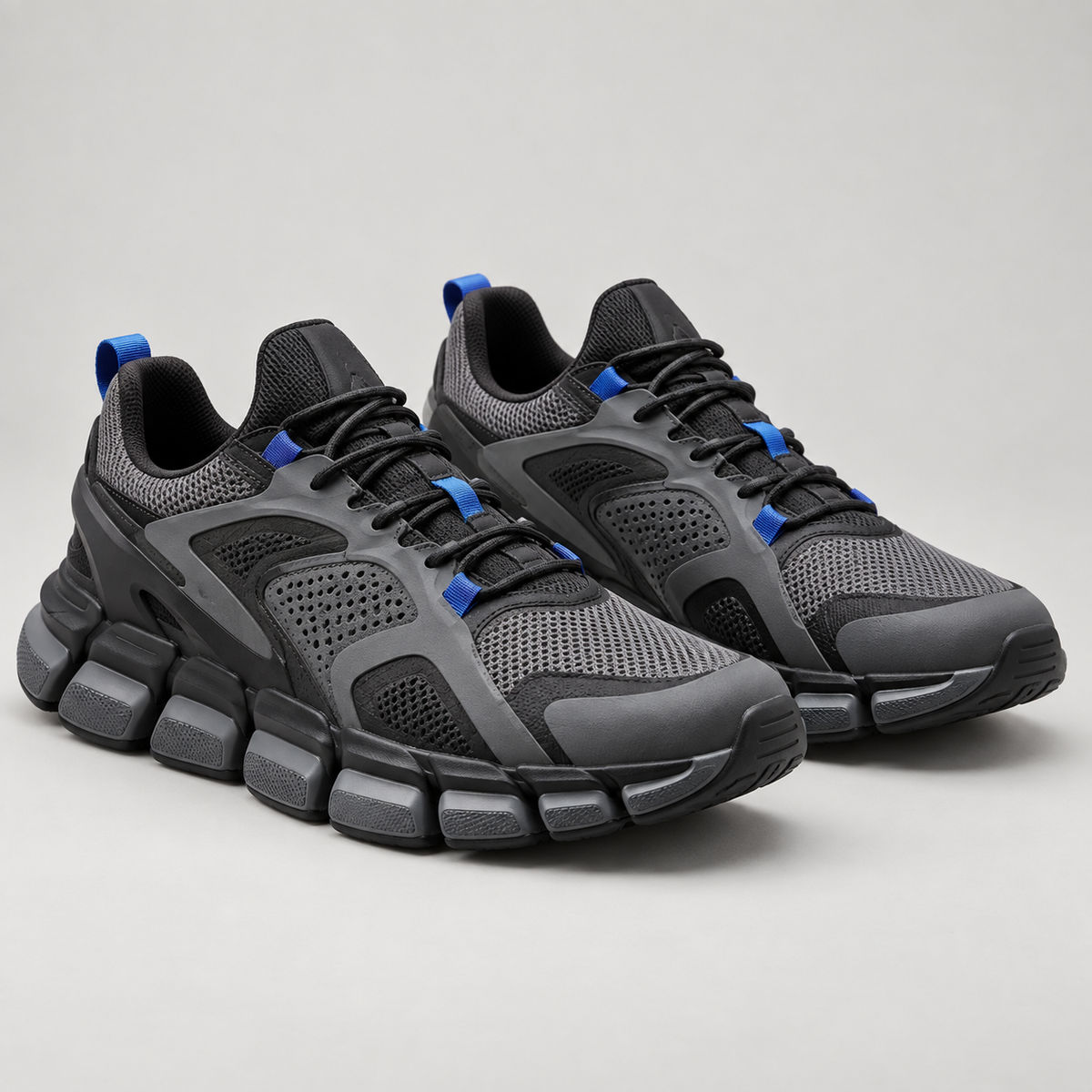 Shift Runner in graphite and black